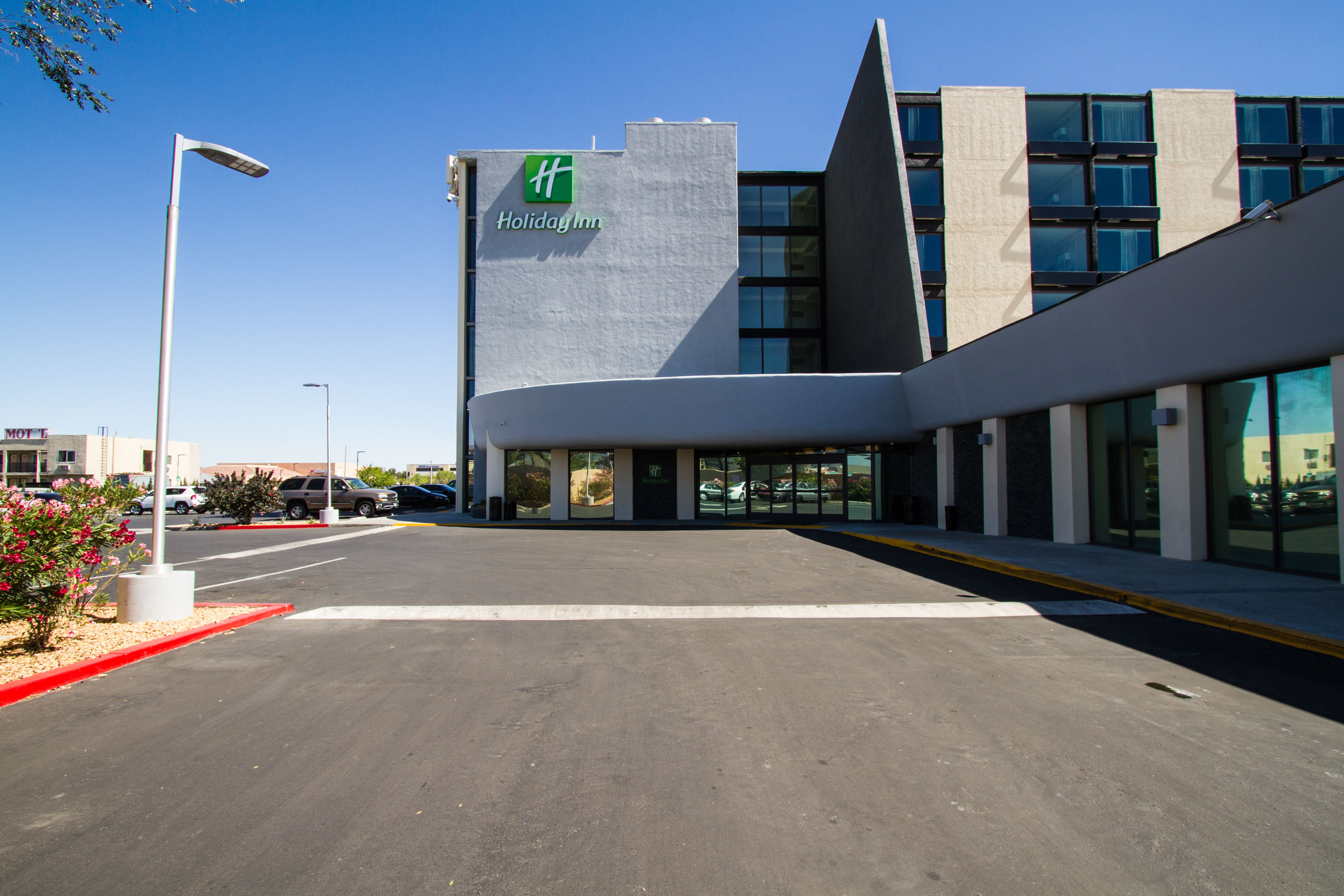 HOLIDAY INN VICTORVILLE 75/77