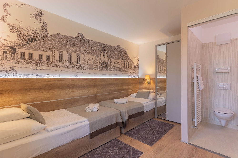 COMFORT, TWIN BEDS