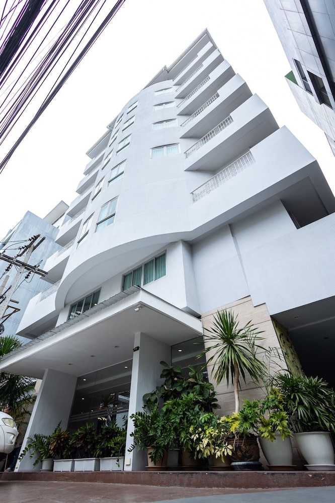 Mac Boutique Suites 1/69
