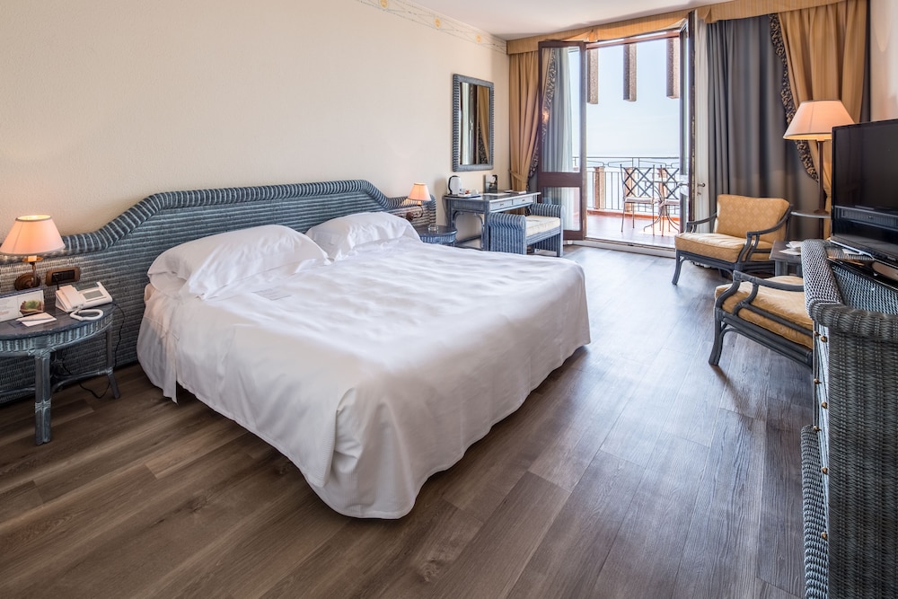 UNAHOTELS Capotaormina 17/81