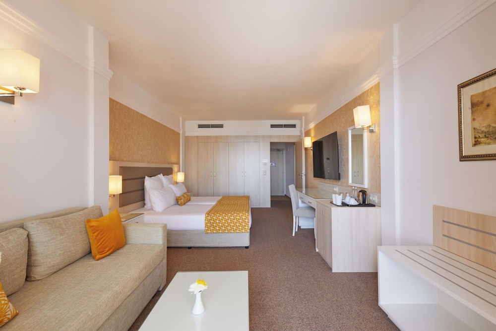 DELUXE, DOUBLE BED, SEA VIEW, TERRACE