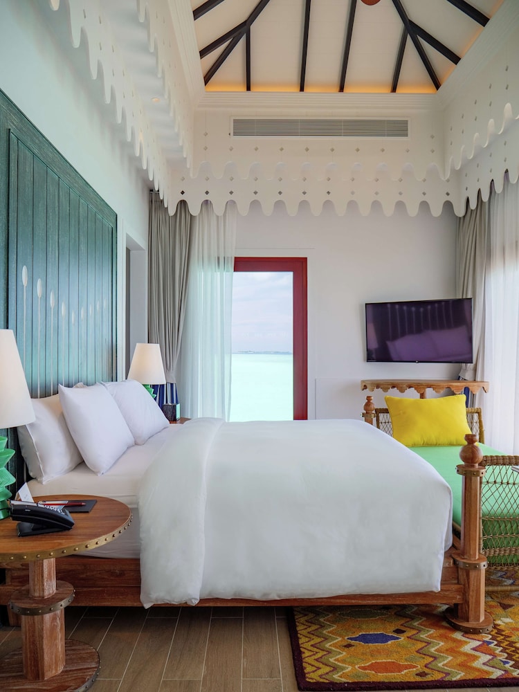 2 Bedrooms, Villa, King Bed, Over Water Pool