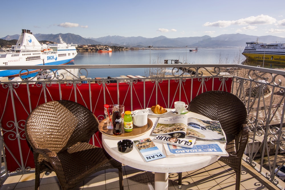 Le Dauphin Hotel 48/54