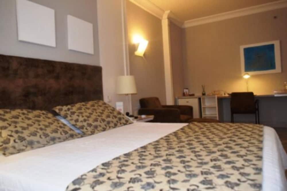 Deluxe, Queen Bed