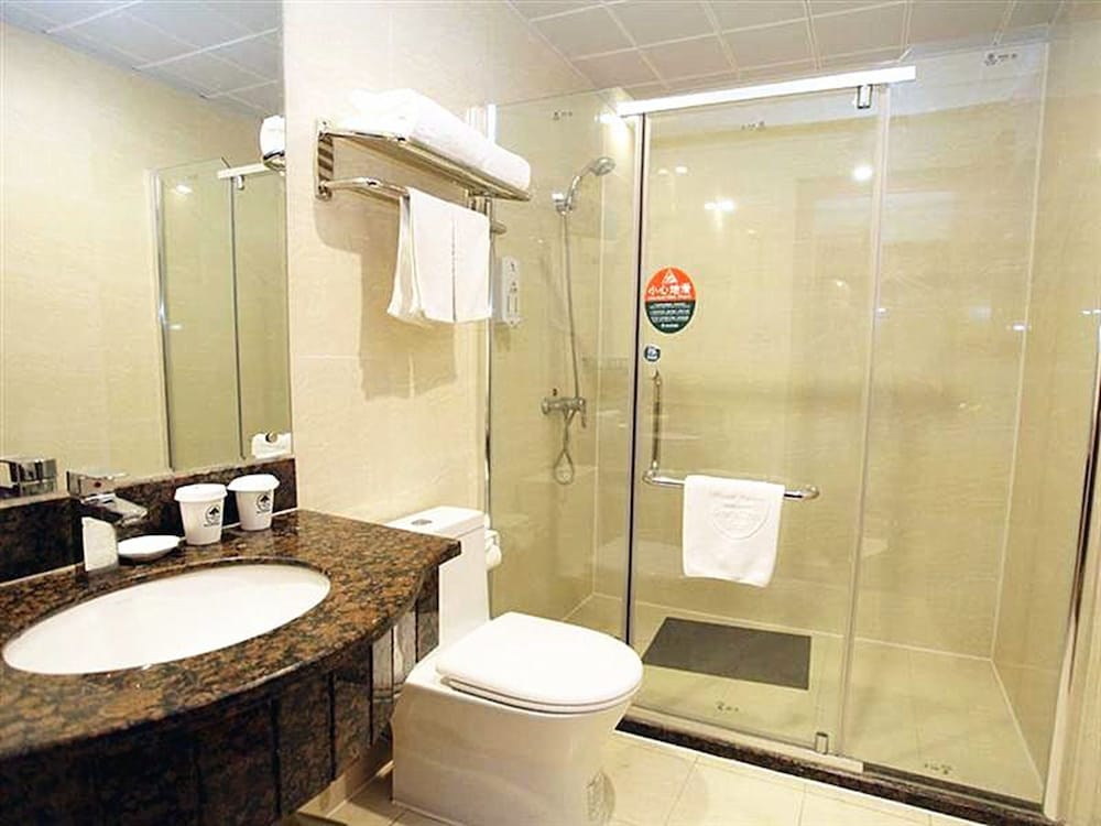 Greentree Inn Zhenjiang Gaotie Wanda Square Express Hotel 8/26