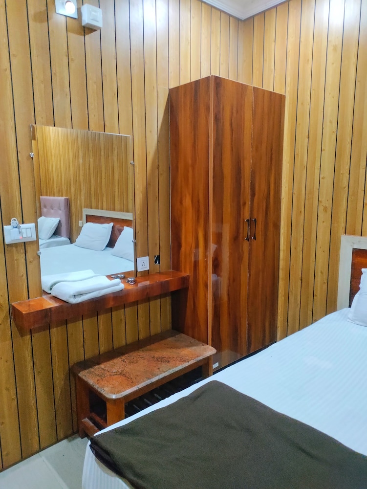 Hotel Govind Heights 26/40