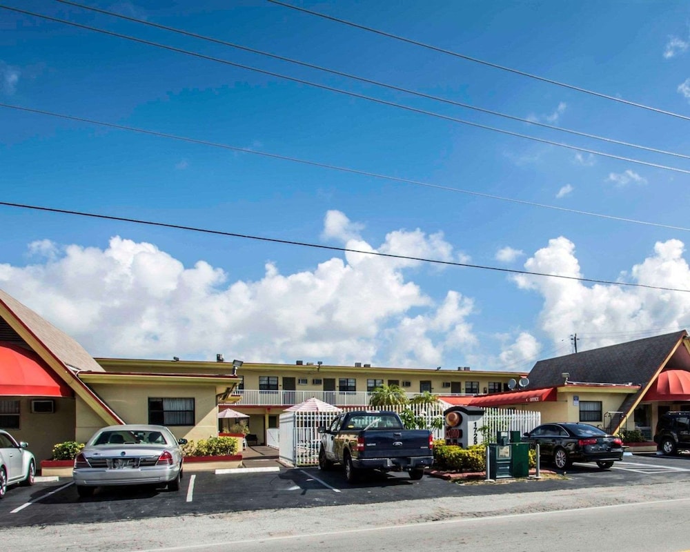 Fort Lauderdale Gardens Inn & Suites 4/14