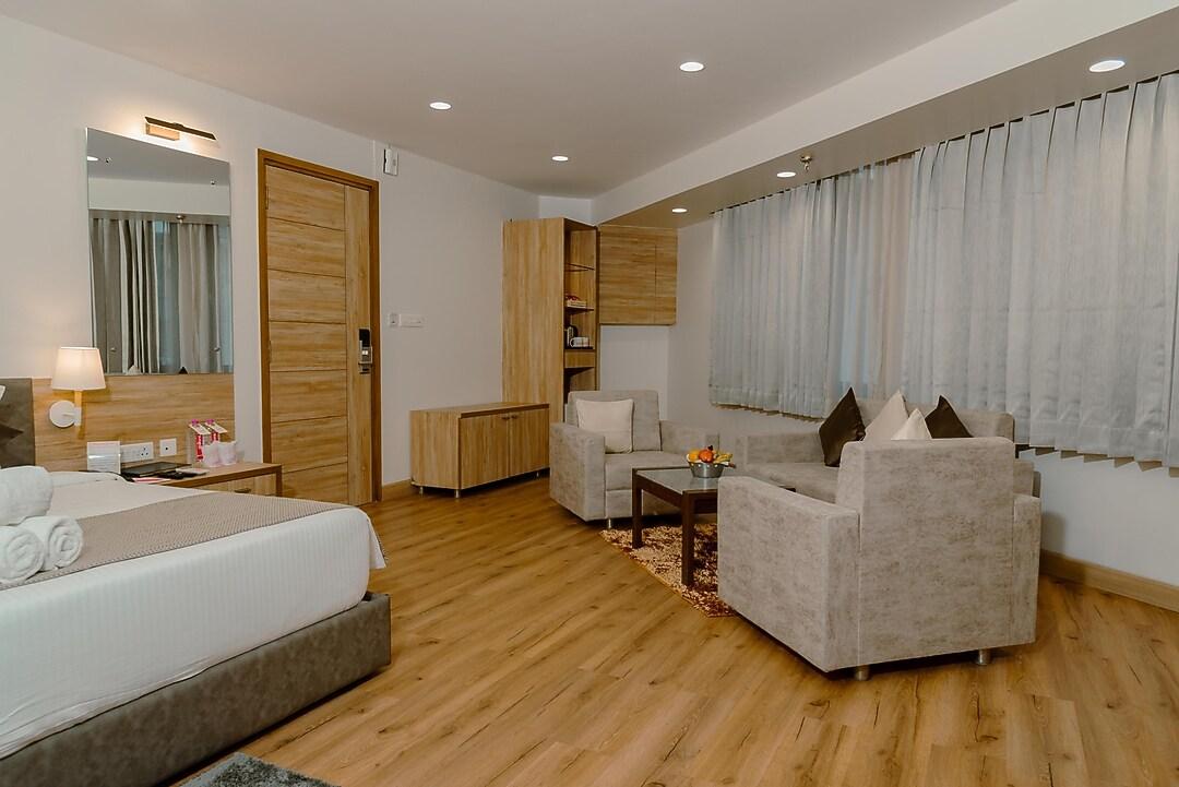 HOTEL PAGE ONE 17/24