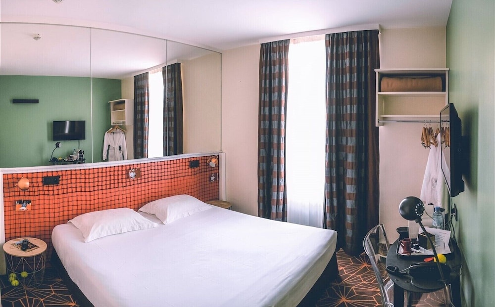 OLYMPIC HOTEL 24/51