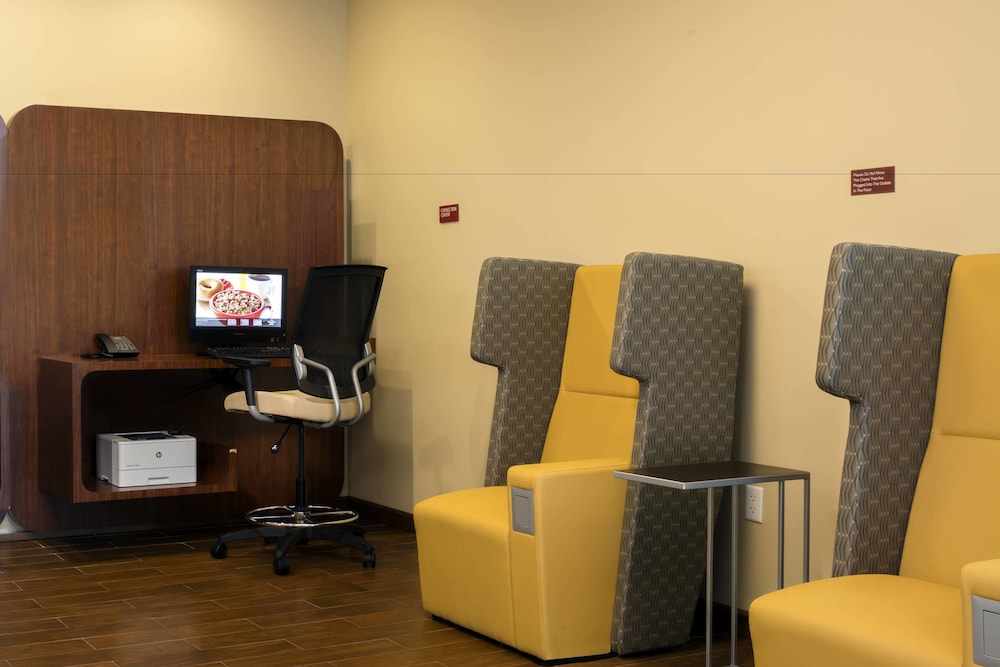 TownePlace Suites Orlando at Flamingo Crossings Town Center/Western Entrance 59/69