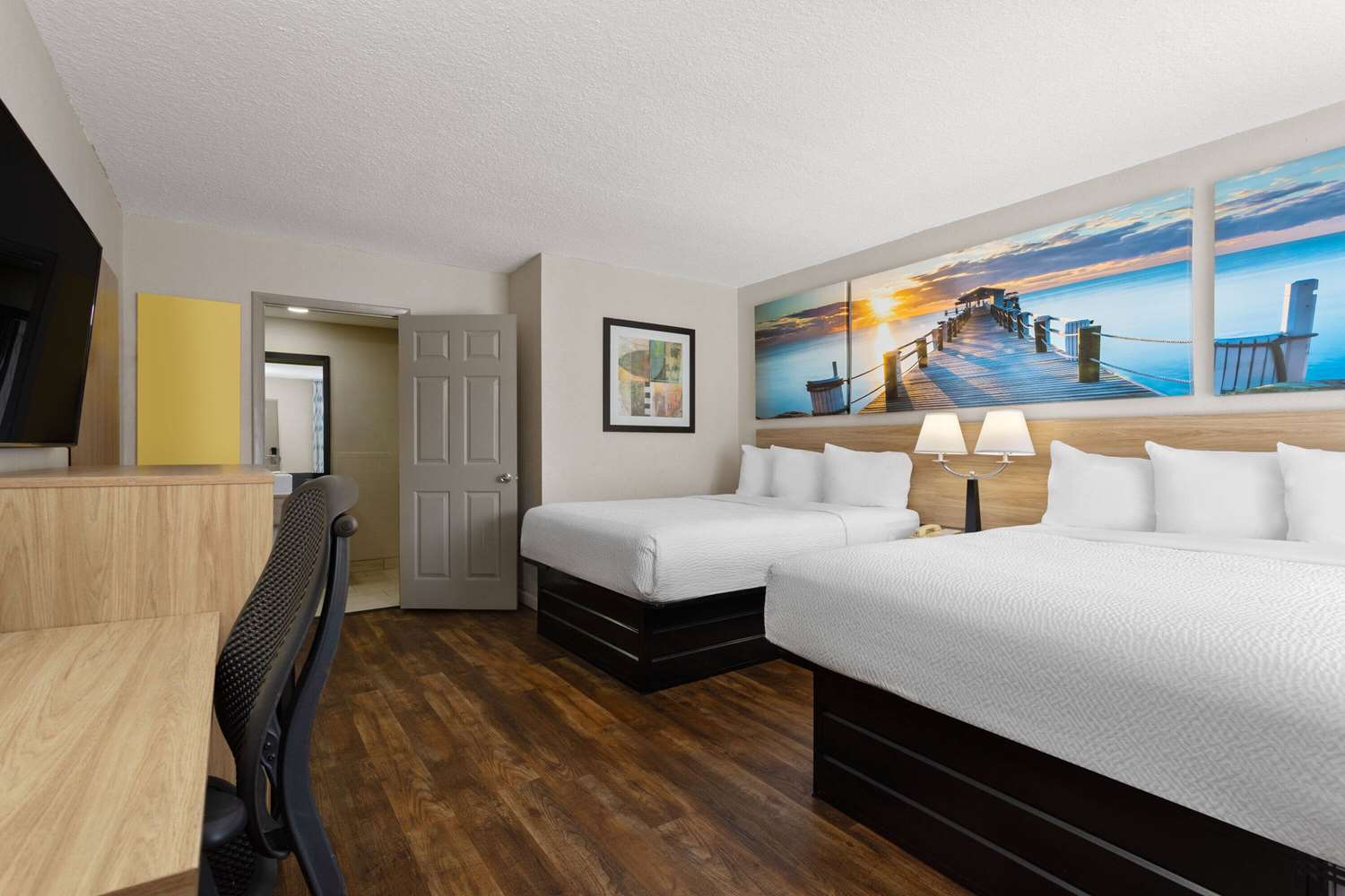 Days Inn by Wyndham St. Petersburg Central 9/23
