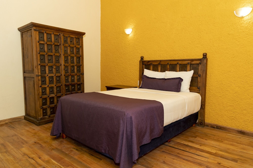 Hotel Senorial 34/56