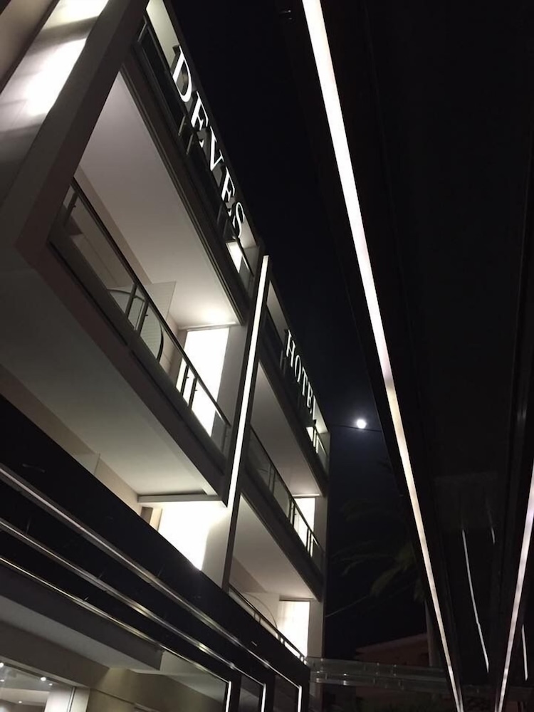Deves Hotel 5/36