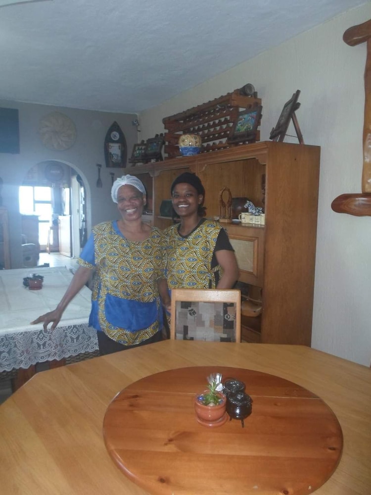 Beachcomber Bay Guest House 7/50