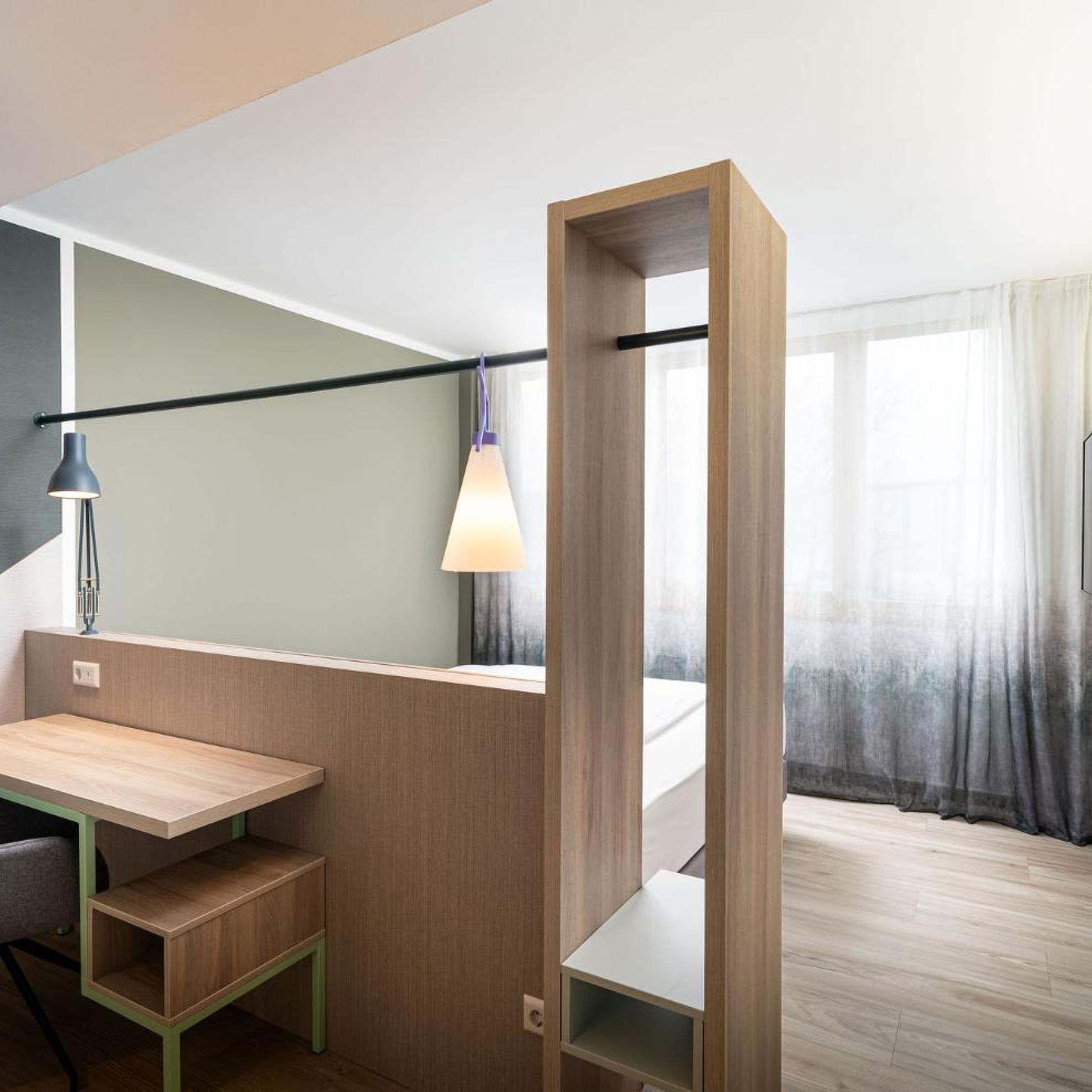 غرفة قياسية بسرير كينج وسرير كوين، elaya Hotel Stuttgart Ludwigsburg, Trademark by Wyndham 3/3