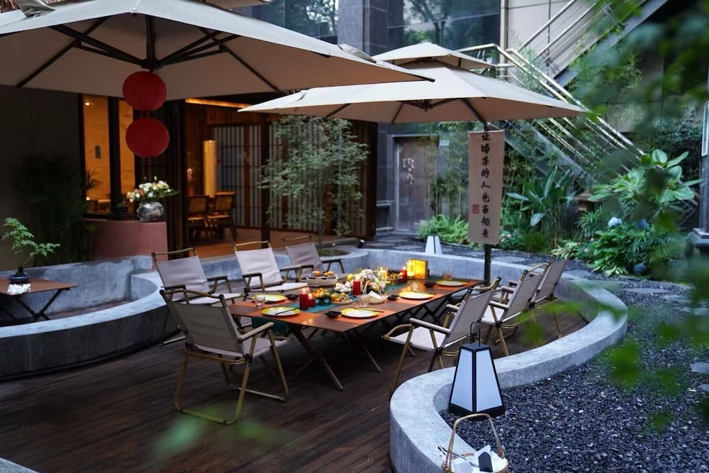 Holiday Inn Chongqing Guanyinqiao 35/50