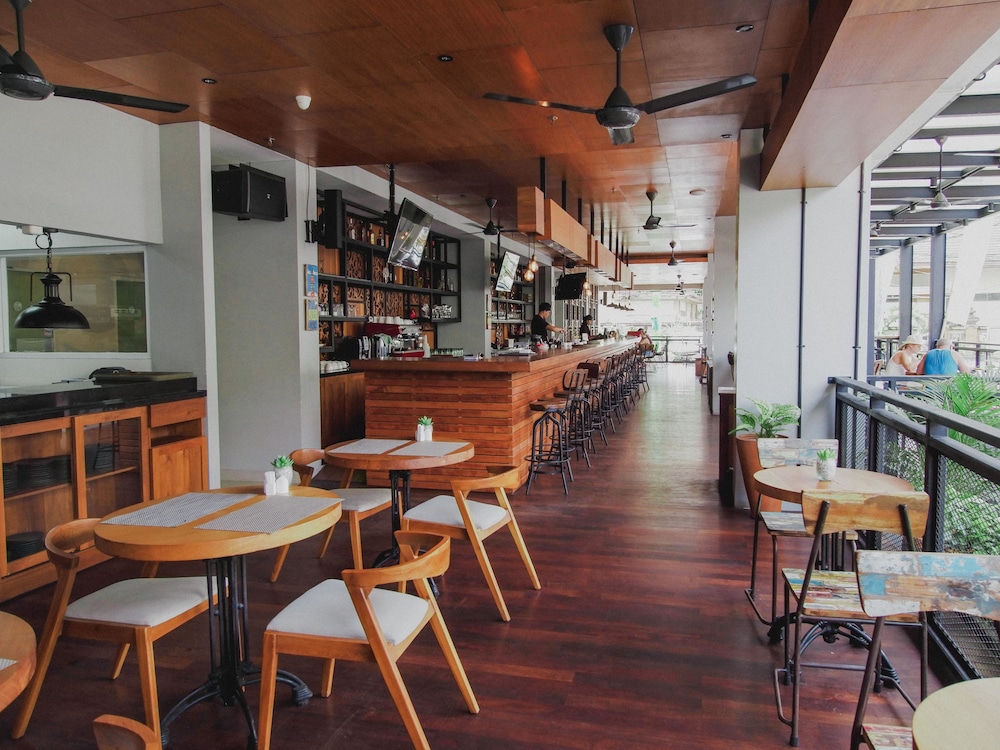 Palette Legian Beach 50/50