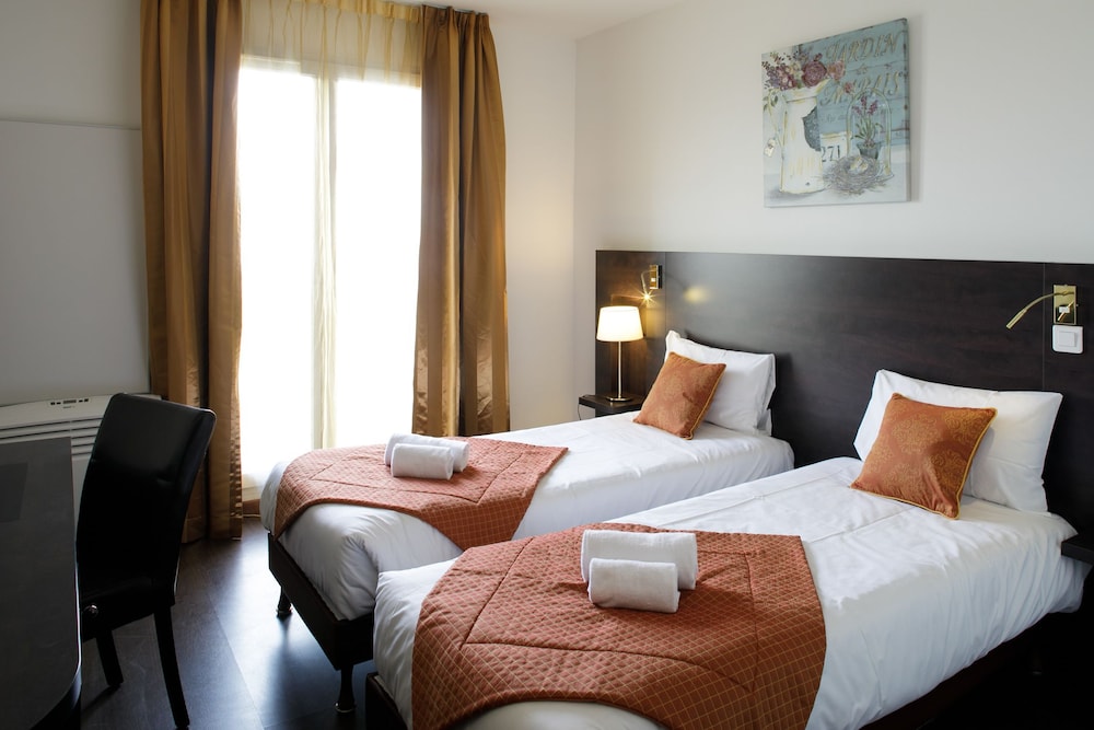 L'EPI HOTEL 5/25