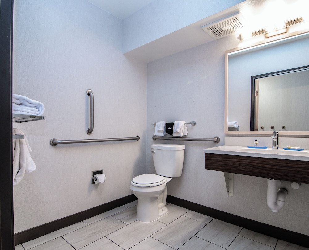 Holiday Inn Express Hotel & Suites Kalispell 77/77