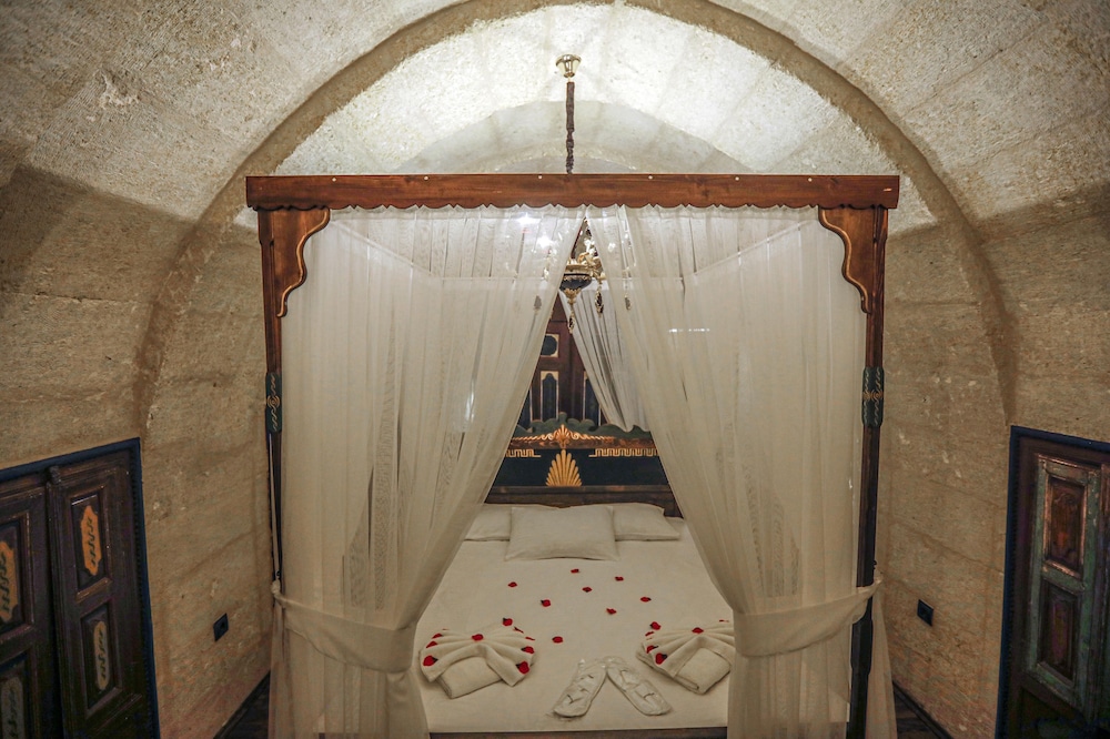 Casia Cave Suites 20/50