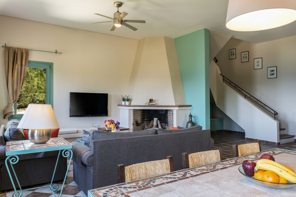 Electra Beachfront Villa 18/50