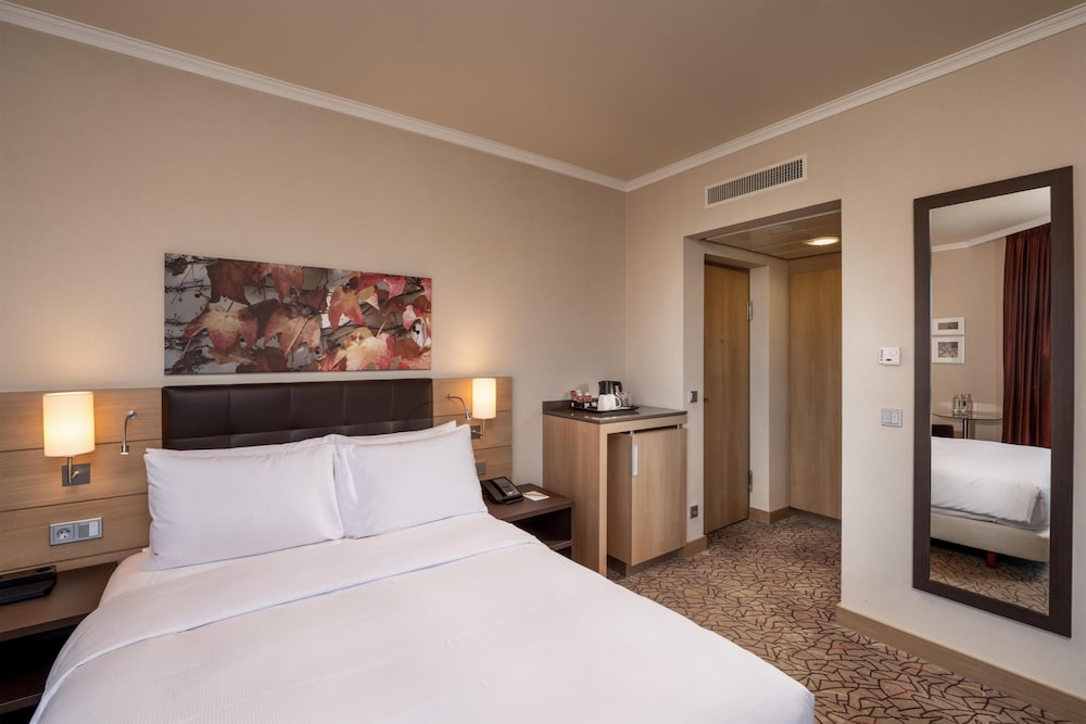 Guest Room, Single Bed, Queen Bed, City Wing