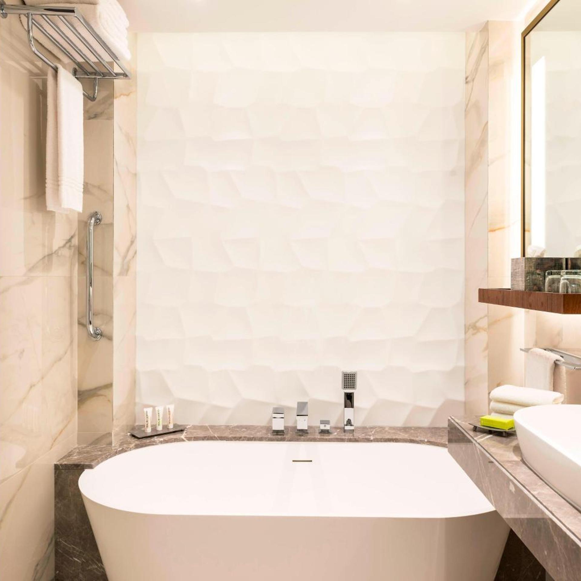 Meridien Club, Queen Bed, Garden View, Executive Lounge Access، Le Meridien Dubai Hotel and Conference Centre 8/8
