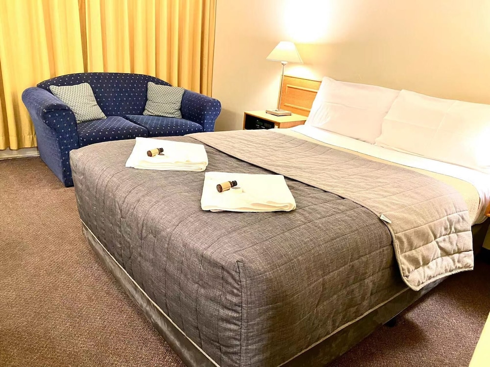 Gateway Motor Inn Narrandera 8/45