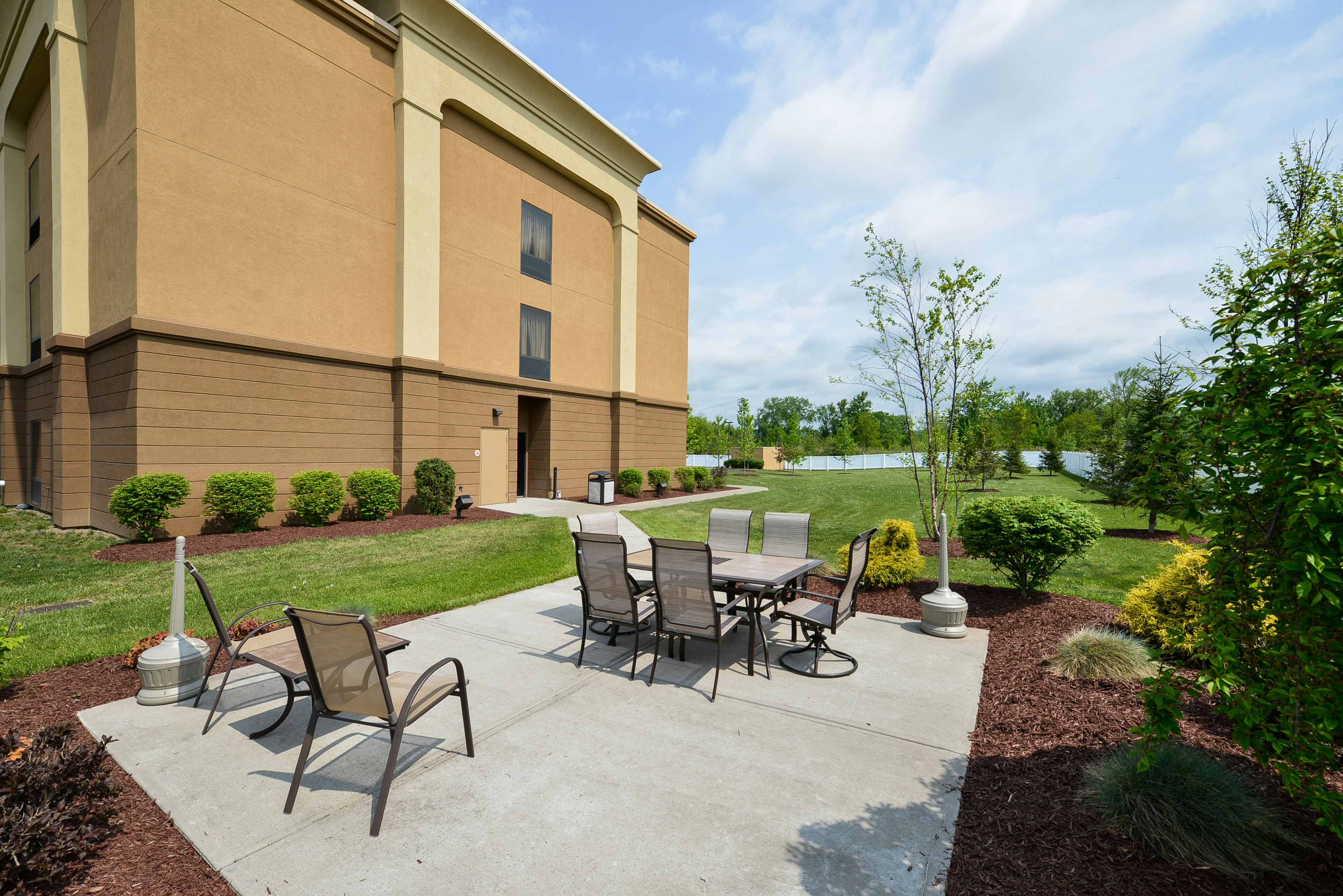 Hampton Inn Utica 30/31