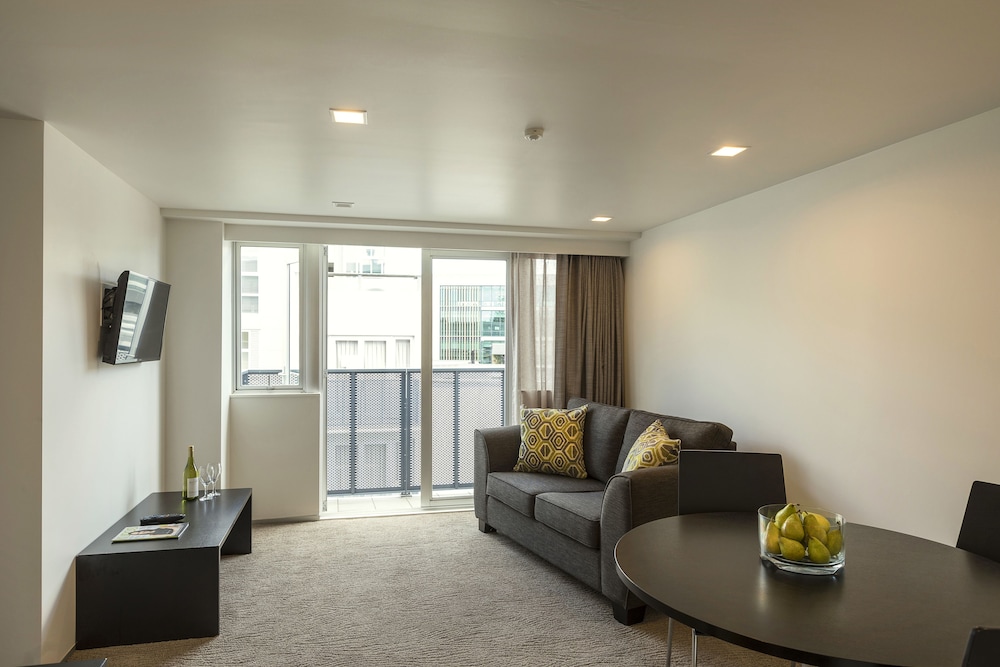 Quest Ponsonby 31/44