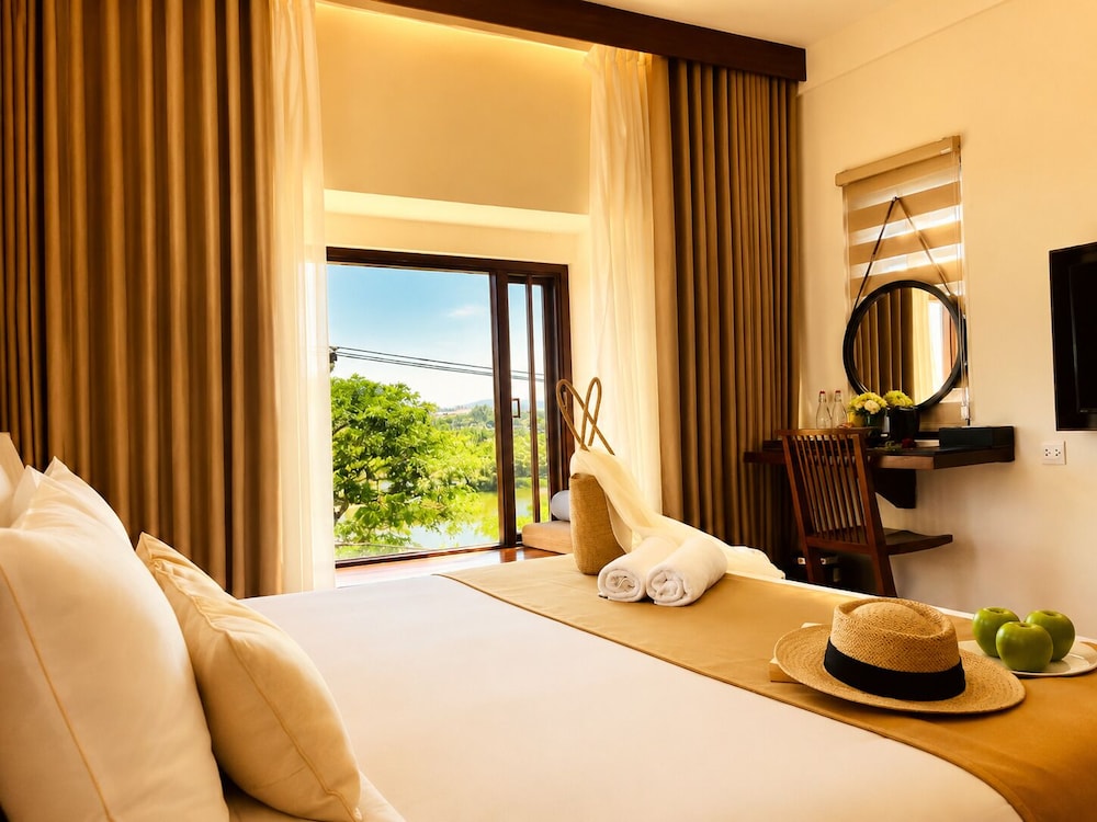 DELUXE, DOUBLE BED, GARDEN VIEW
