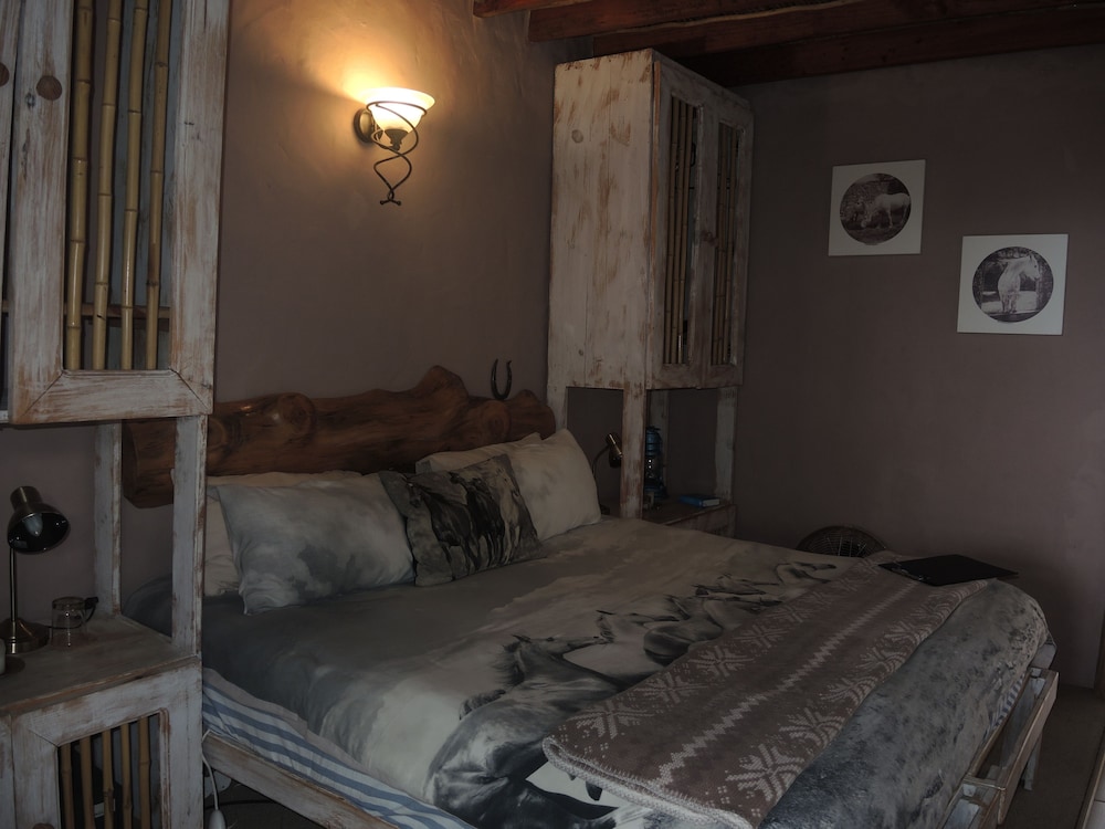 T'niqua Stable Inn 10/50