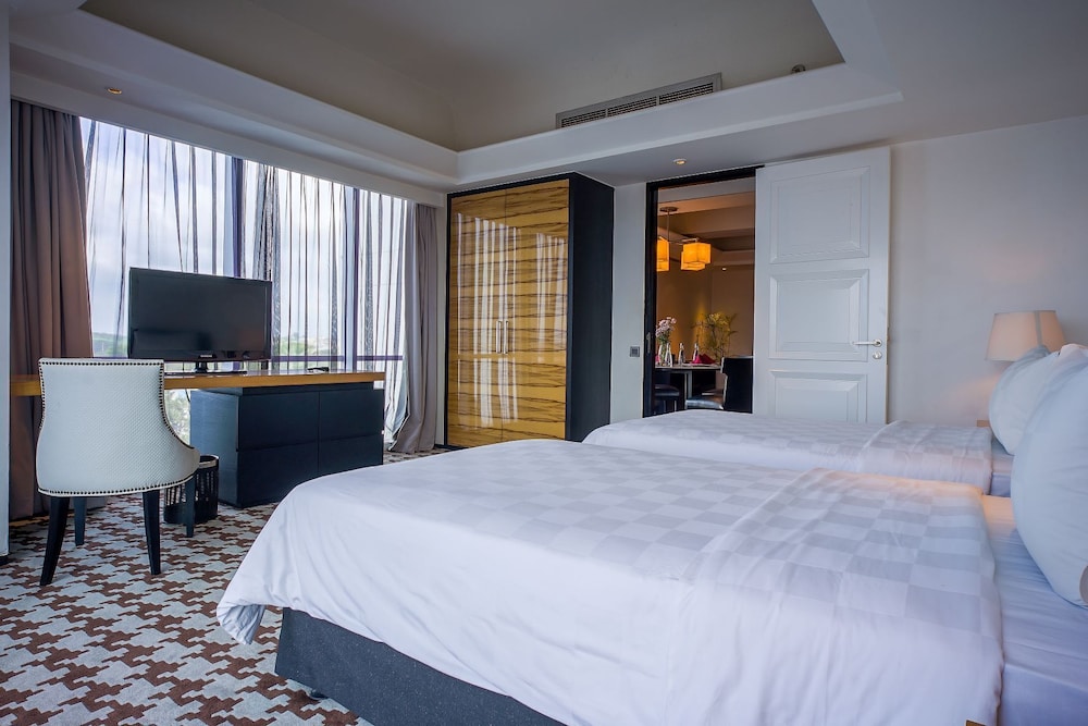 ARTOTEL TS Suites Surabaya 8/34
