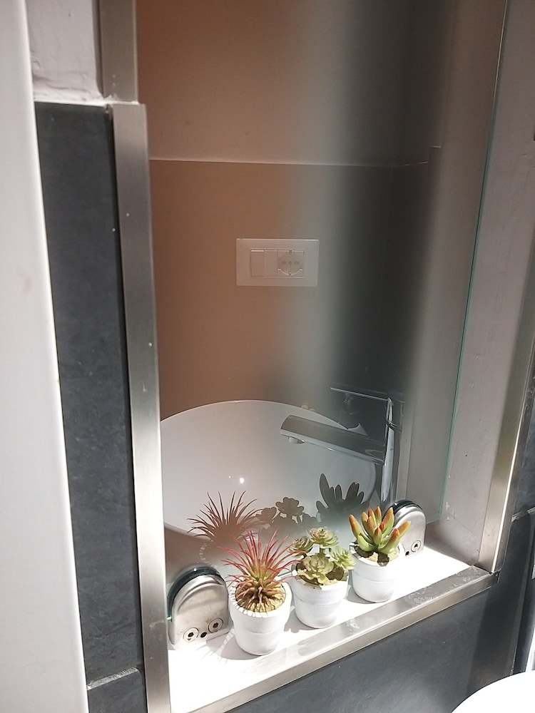 St. Peter Suites 8/50