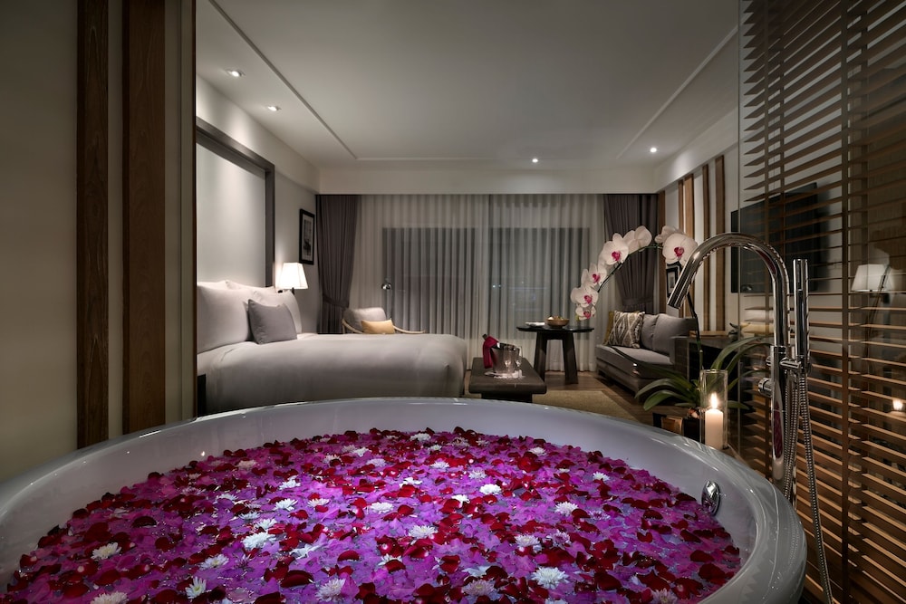 The Nai Harn Phuket 45/89
