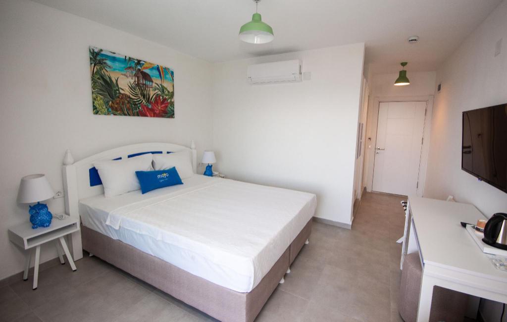 Mojo Otel Beach 2/25