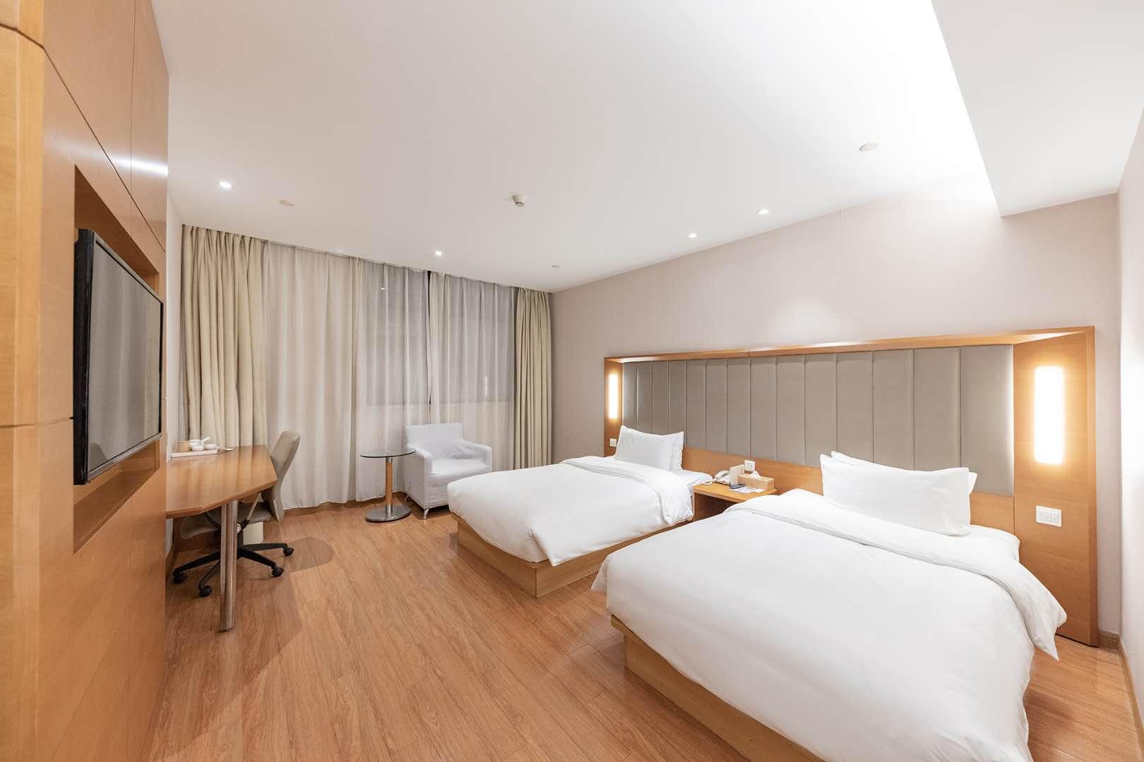 Ji Hotel (Shanghai Jiayi Road subway station) 12/36