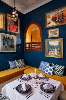 Riad Les Yeux Bleus 68/75
