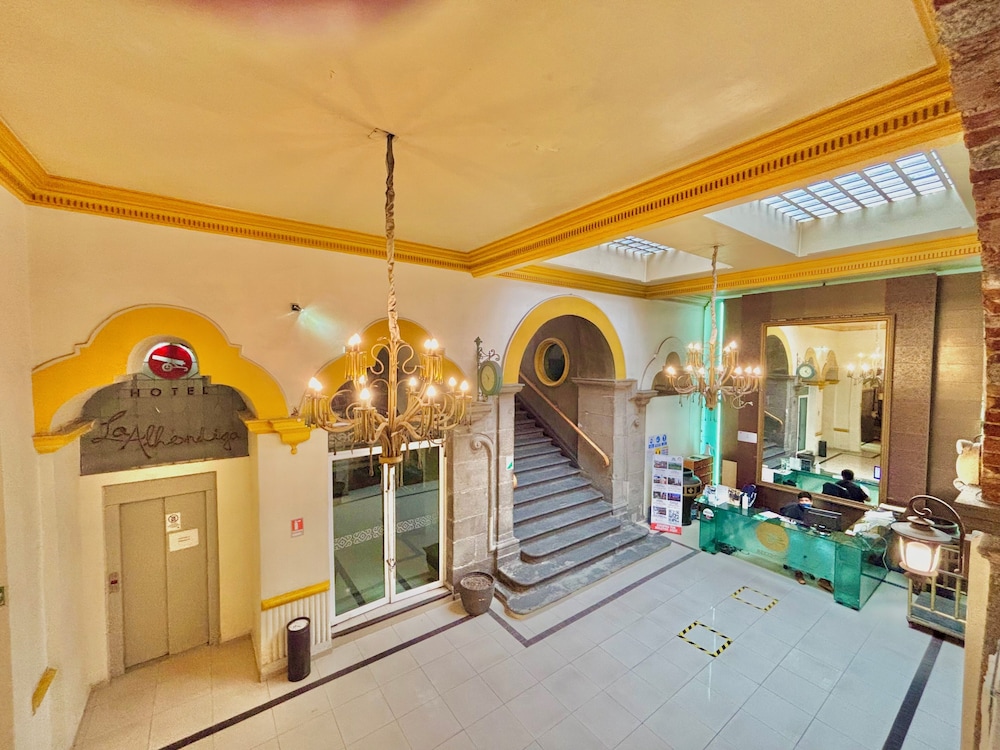 Hotel La Alhondiga 40/58
