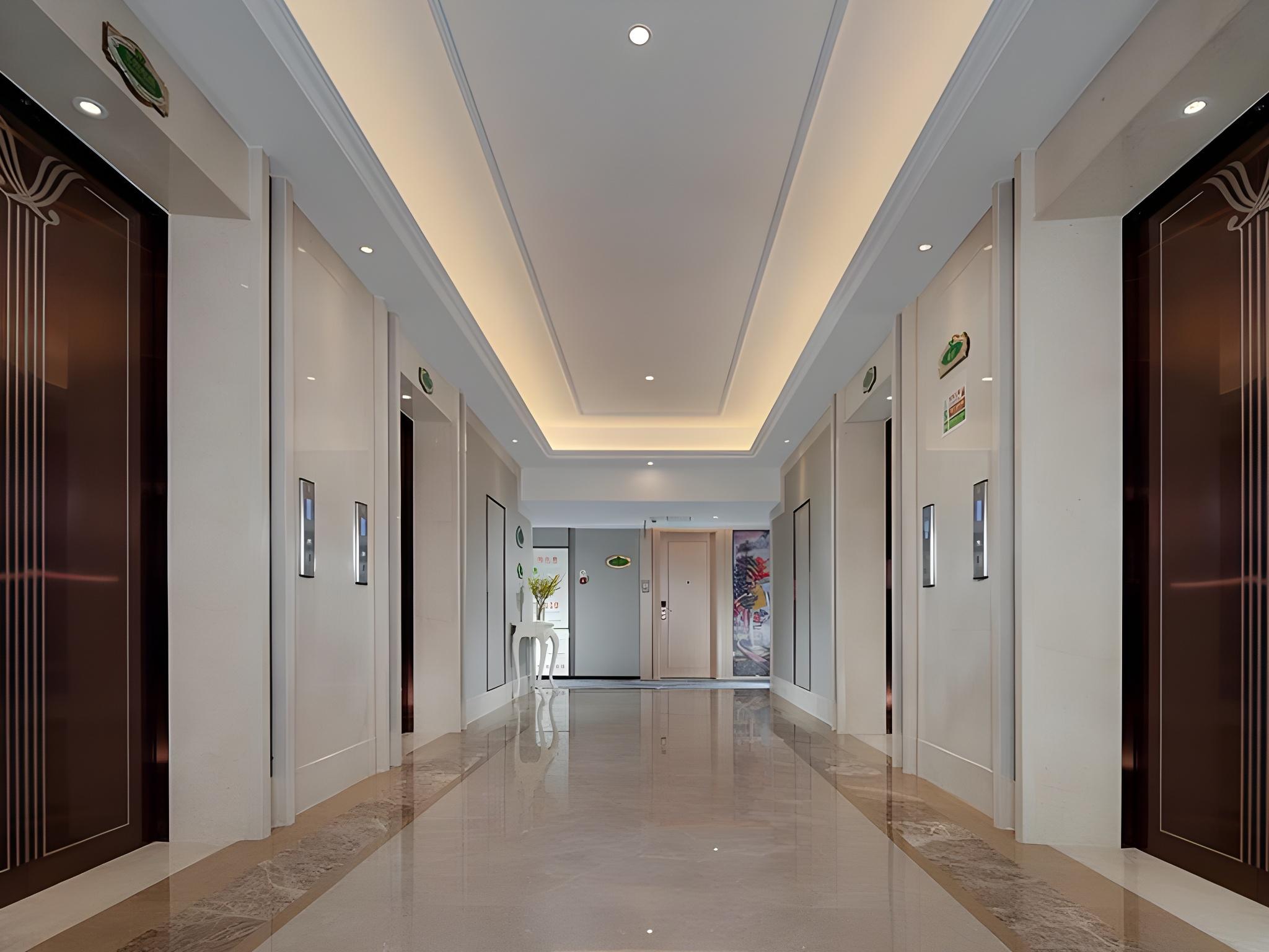 Vienna International Hotel (Chengdu Convention and Exhibition Center, Qilong Metro Station) 9/26