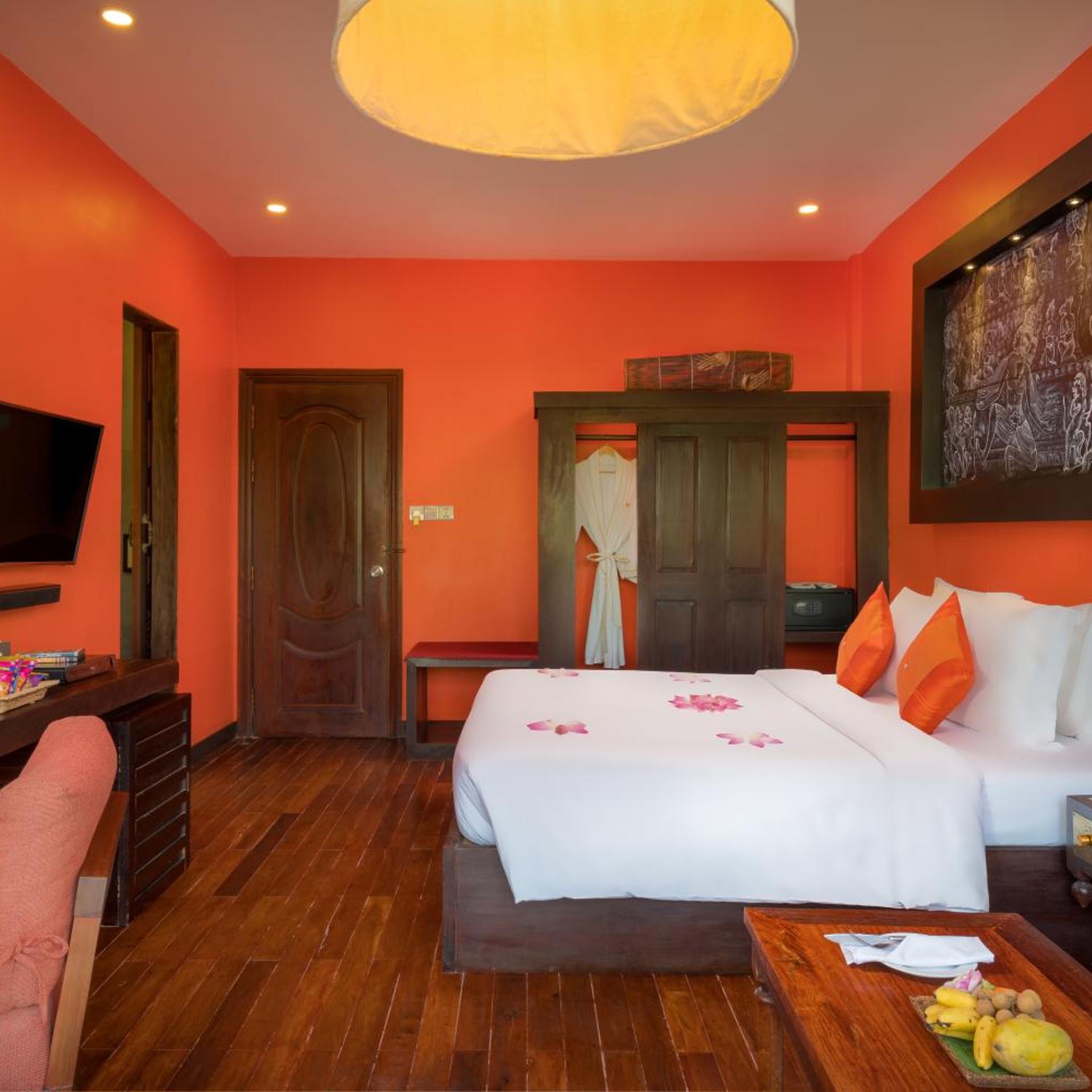 Spa, Suite, Pool View