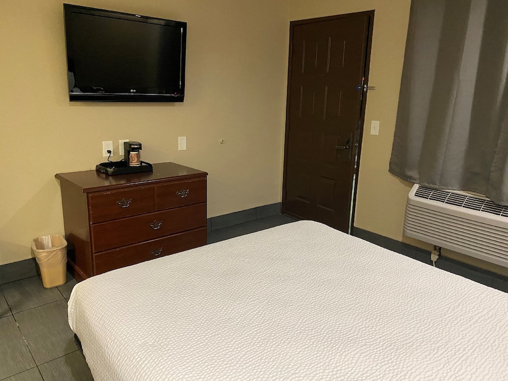 Budget Inn and Suites Stockton 18/55