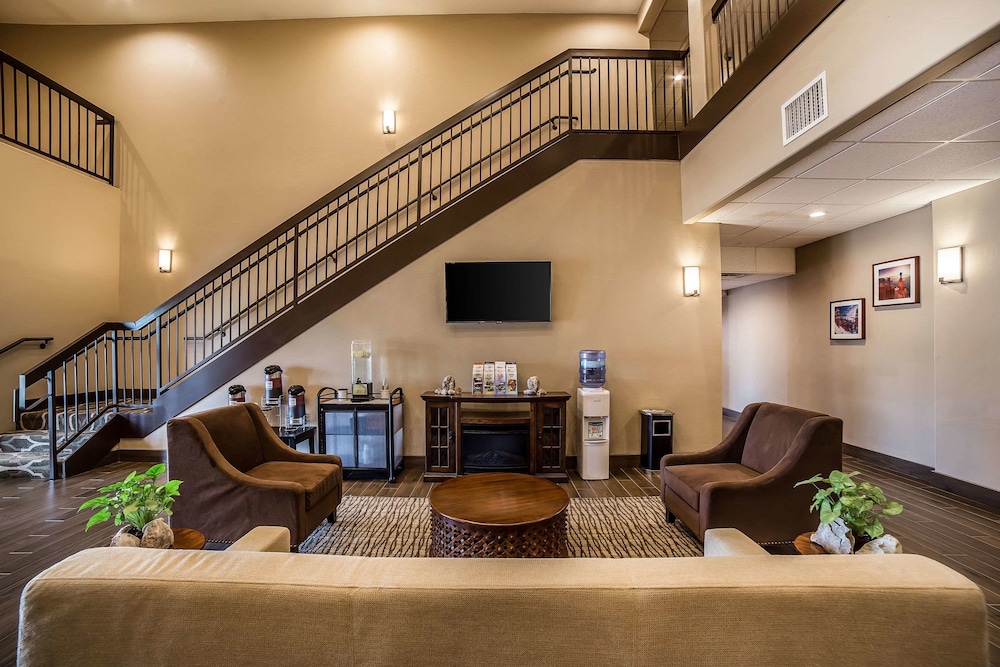 Comfort Inn and Suites Vernal National Monument Area 39/42