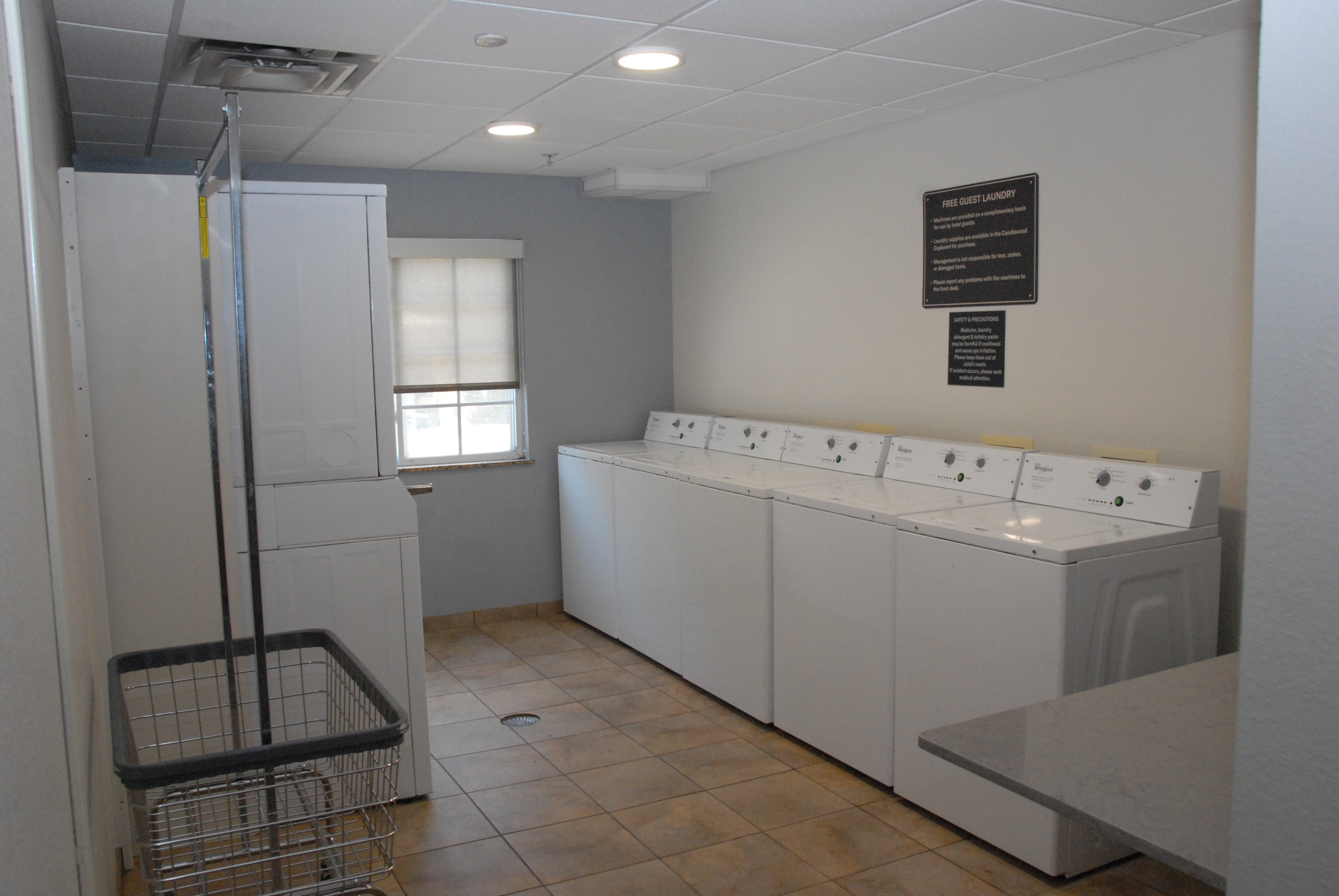 Candlewood Suites Tallahassee 24/44