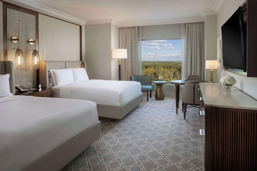 DELUXE, 2 QUEEN BEDS, HIGH FLOOR