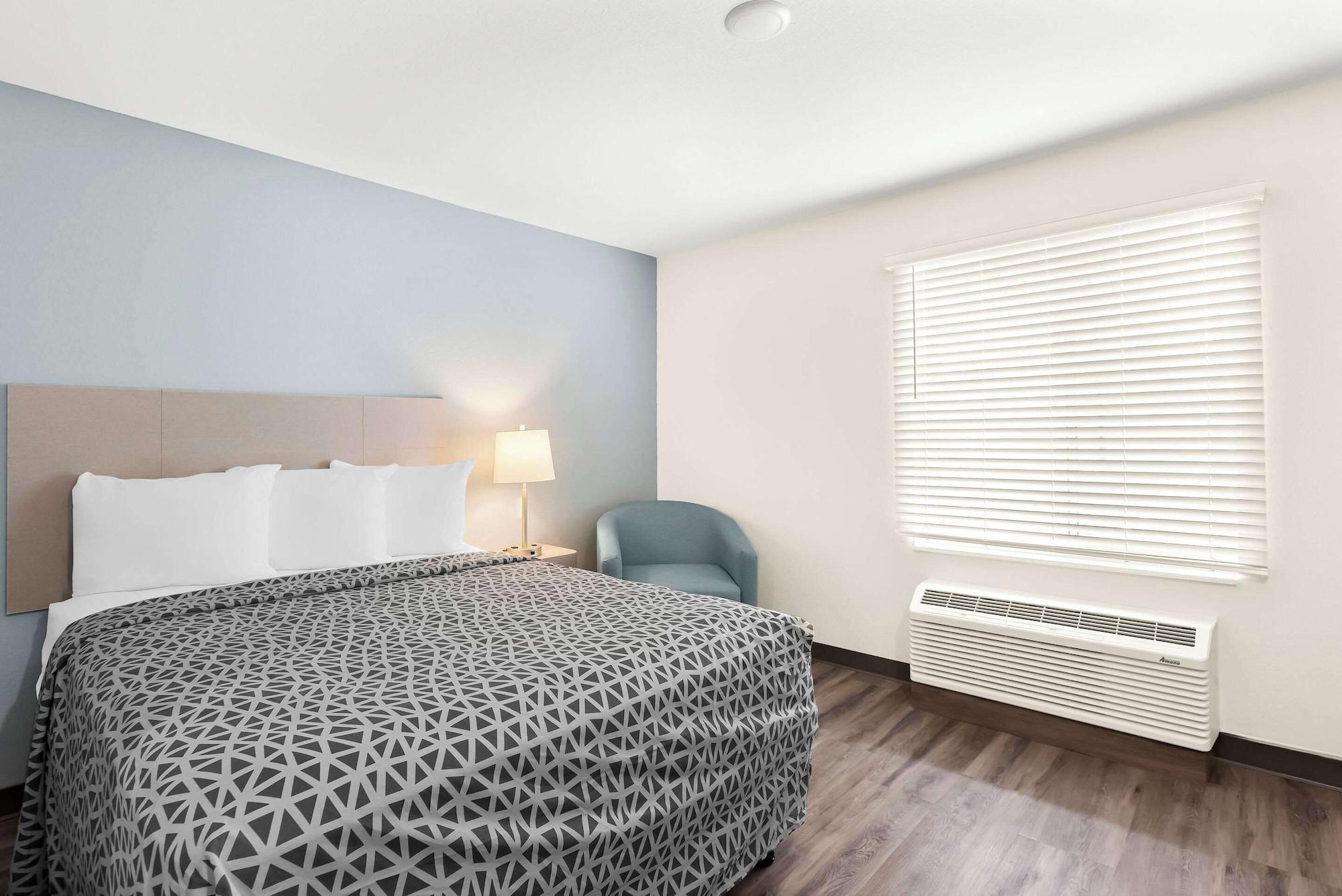 WoodSpring Suites Savannah West Chatham Parkway 16/33