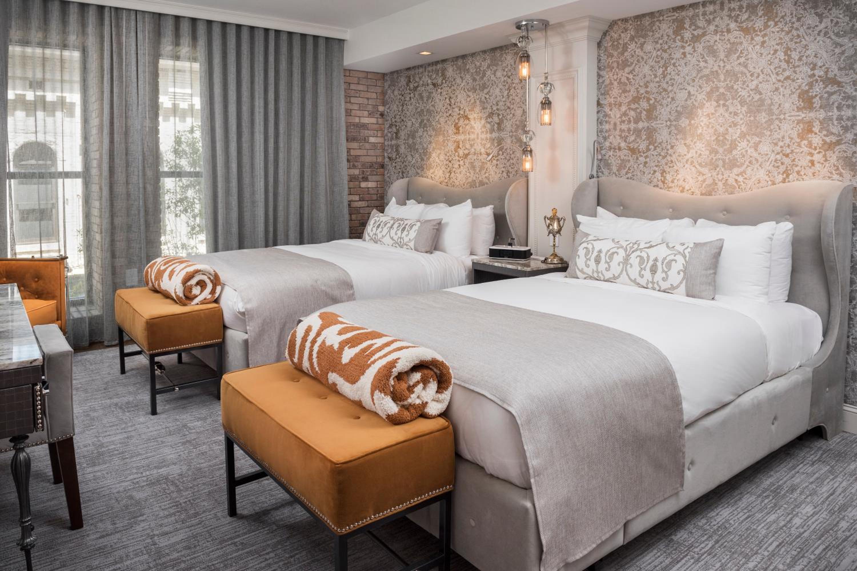 City, 2 Queen Beds, Accessible
