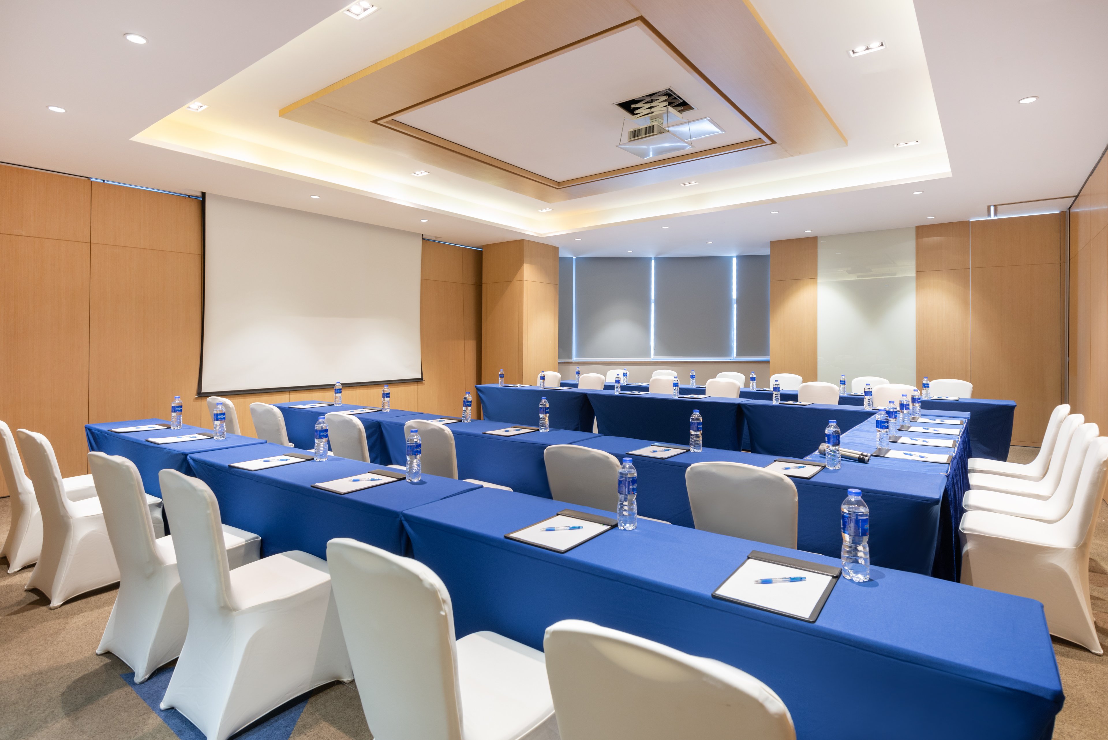 Holiday Inn Express Shanghai Zhenping 54/69