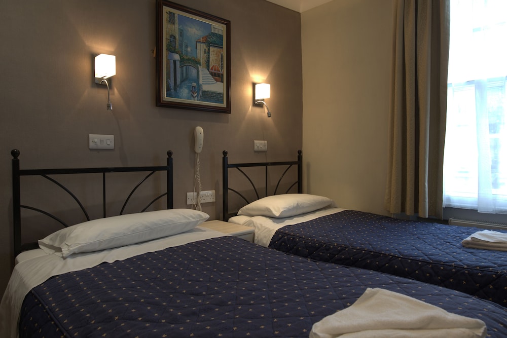 Standard, Twin Beds, Central Hotel 3/6
