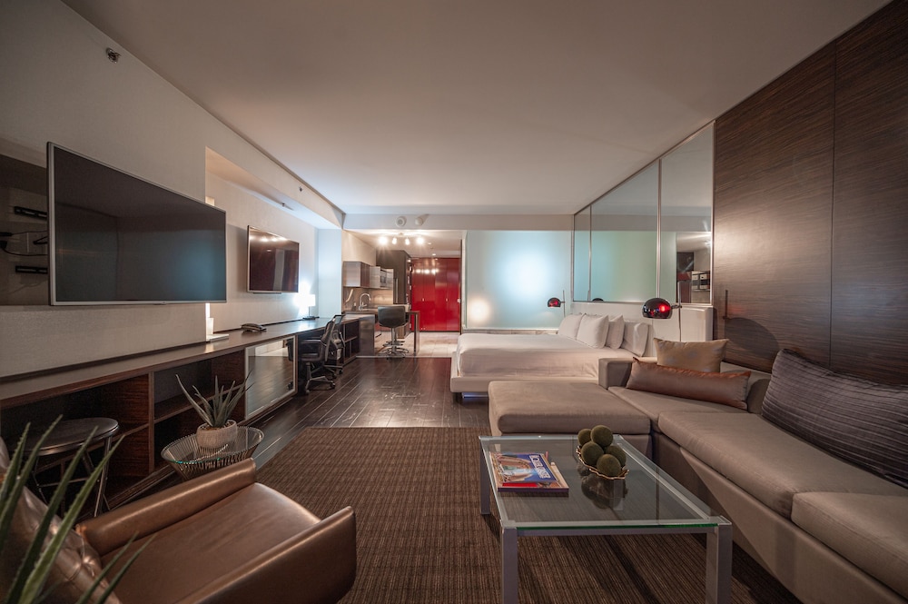StripViewSuites at Palms Place 61/79